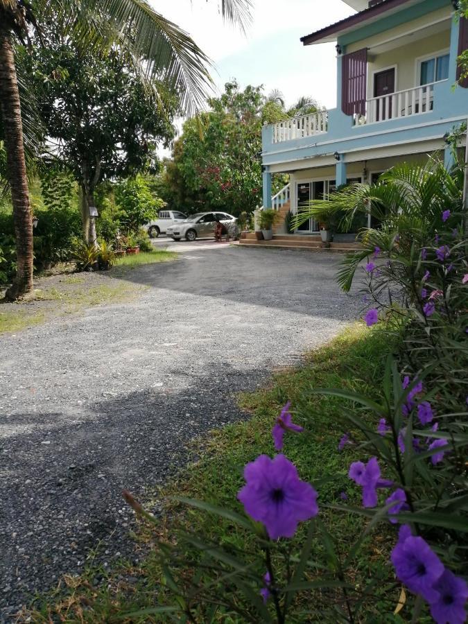 Appartamento Baan Kalaya Garden Ban Mai Esterno foto